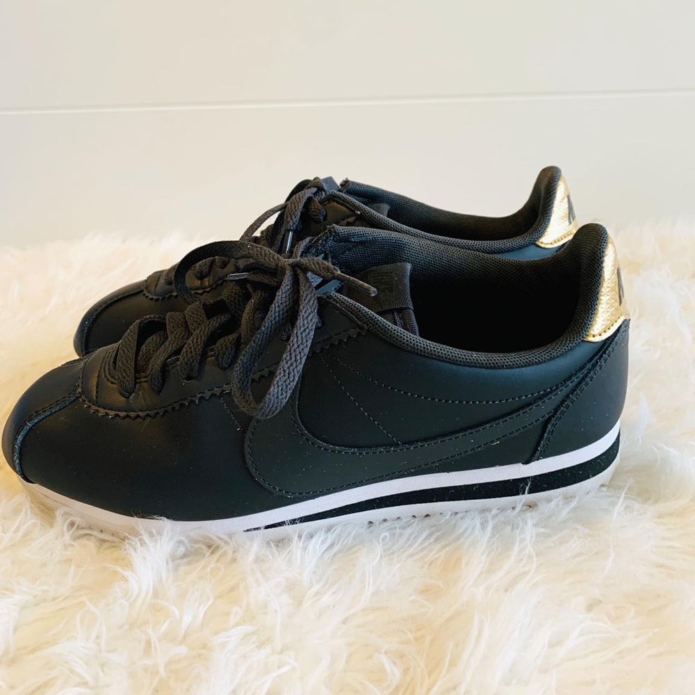Women’s Nike Cortez Sneakers!🖤⭐️